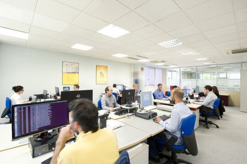 Nuestra gente realizando desarrollos y aplicaciones WEB.